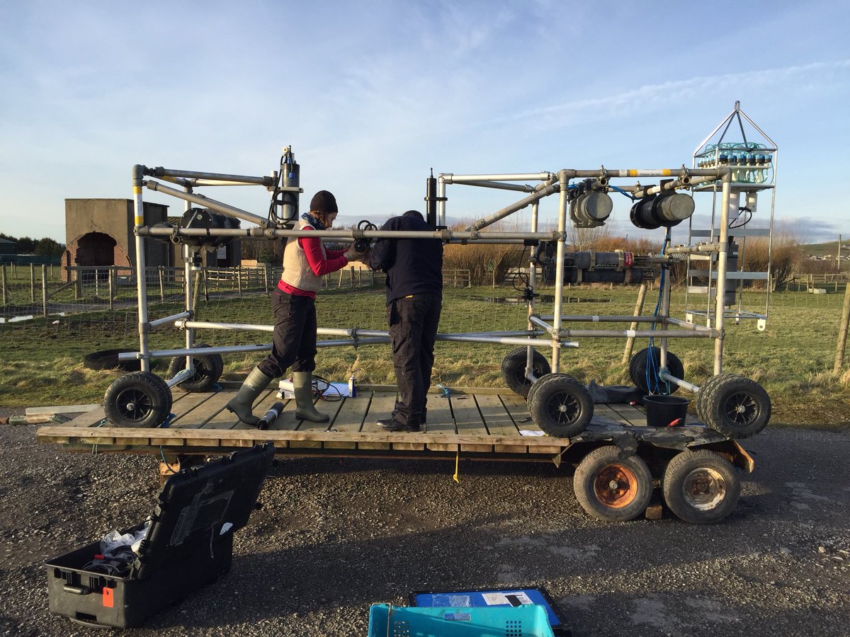 About one hour of daylight left and first frame almost ready.