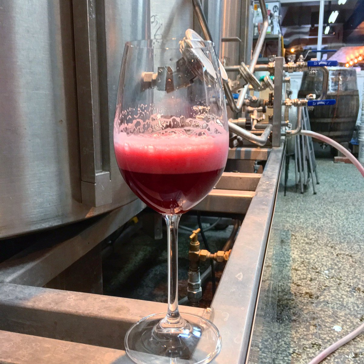 T H U R S D A Y
Velvet Dreams returns to steal your heart. Heavily berried with Black Raspberries and conditioned with vanilla, this batch is fruity smoothie deliciousness. Served on nitro for enhanced creaminess and dessertness, available in bottles to go. See you Thursday ❤️