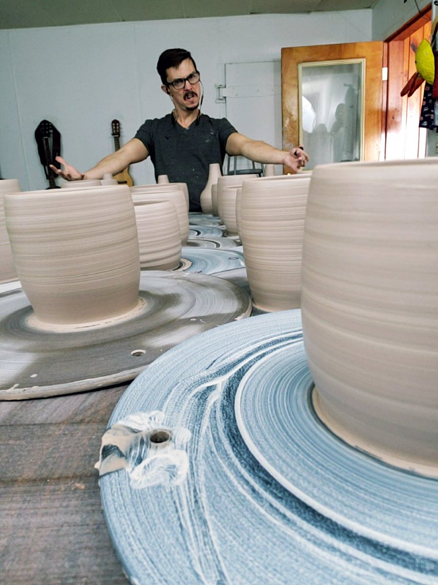 ugchugs's tweet photo. Live on Twitch! Come join me at https://t.co/GSnP29u5ye for some throwing on the pottery wheel and general shenanigans!

#twitchstreamer #twitchtv #pottery #potterywheel #coffee #coffeemugs #ugchugs #nelsonstudio #ceramics https://t.co/zPbivtqS8c