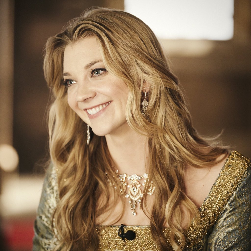 This wolfs every day crush is the enchanting @Modern_Rose1 no man can not fall to there knees to such beauty