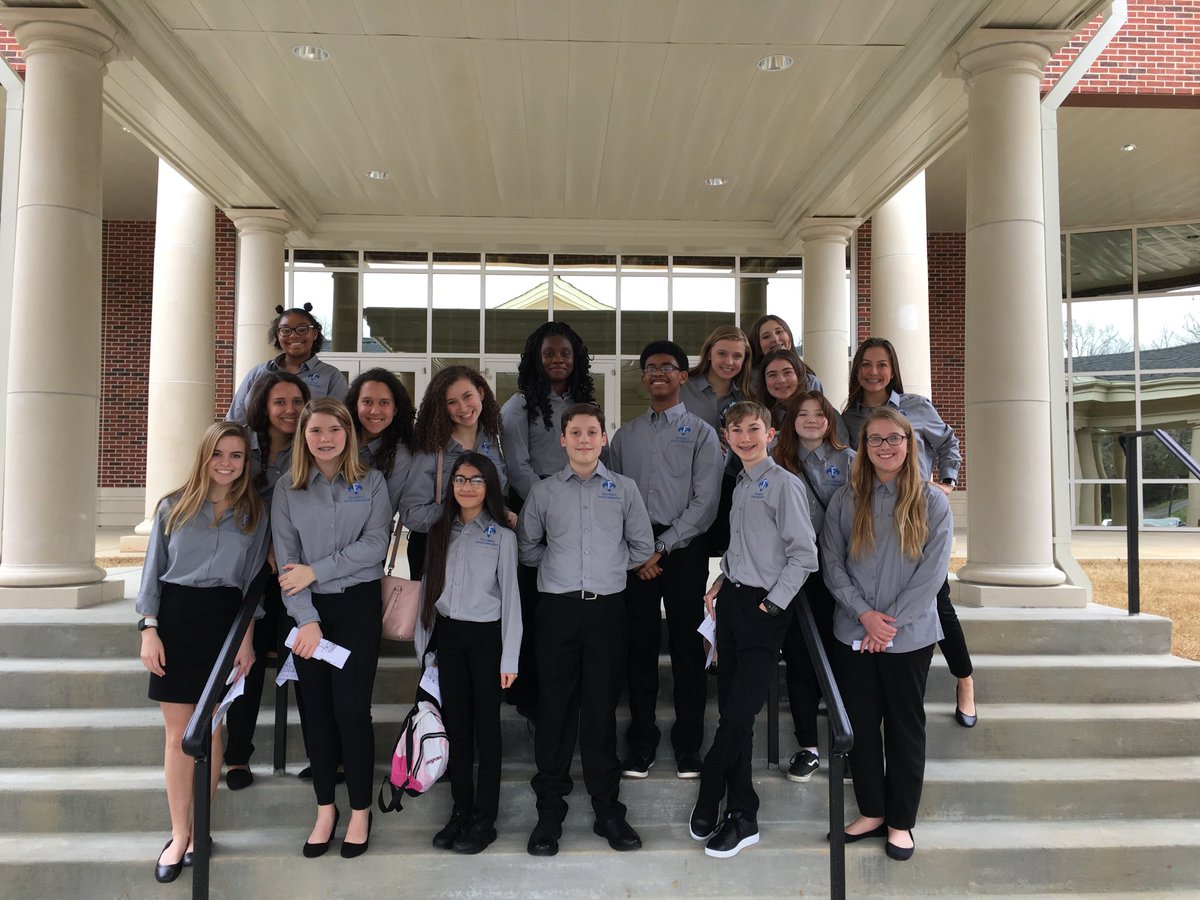 jsjohnson2016's tweet photo. Awesome day of personal growth ending with a surprise tour of the new school. These leaders were so pumped to be the first student group allowed inside! 8th grade ambassadors #fcslearn @FlorenceMiddle @kwieseman @mzbowlin11 https://t.co/NbSnpwyrnS