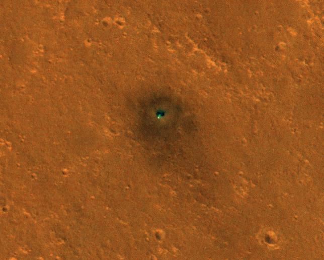 NASA JPL (@nasajpl) on Twitter photo Mars Reconnaissance Orbiter sees <a href="/NASAInSight/">NASA InSight</a> preparing to work on the surface of #Mars: go.nasa.gov/2GD0md1
Turquoise - InSight lander
White - Seismometer shield
Black - Solar panels
📸: <a href="/HiRISE/">HiRISE: Beautiful Mars (NASA)</a> Mars Reconnaissance Orbiter sees <a href="/NASAInSight/">NASA InSight</a> preparing to work on the surface of #Mars: go.nasa.gov/2GD0md1
Turquoise - InSight lander
White - Seismometer shield
Black - Solar panels
📸: <a href="/HiRISE/">HiRISE: Beautiful Mars (NASA)</a>
