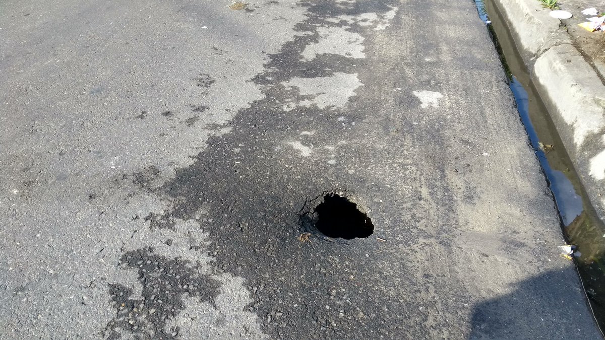 SomosVenoticias's tweet photo. Alcalde @EnriquePenalosa  Los vecinos de la Tv 52b con calle 1b tenemos que esperar que nos ocurra una desgracia para que ud y su gabinete nos presten atención? Escuche nuestro clamor por favor! @idubogota @integracionbta @movilidadbogota @AcueductoBogota https://t.co/DzJ9pSIenD
