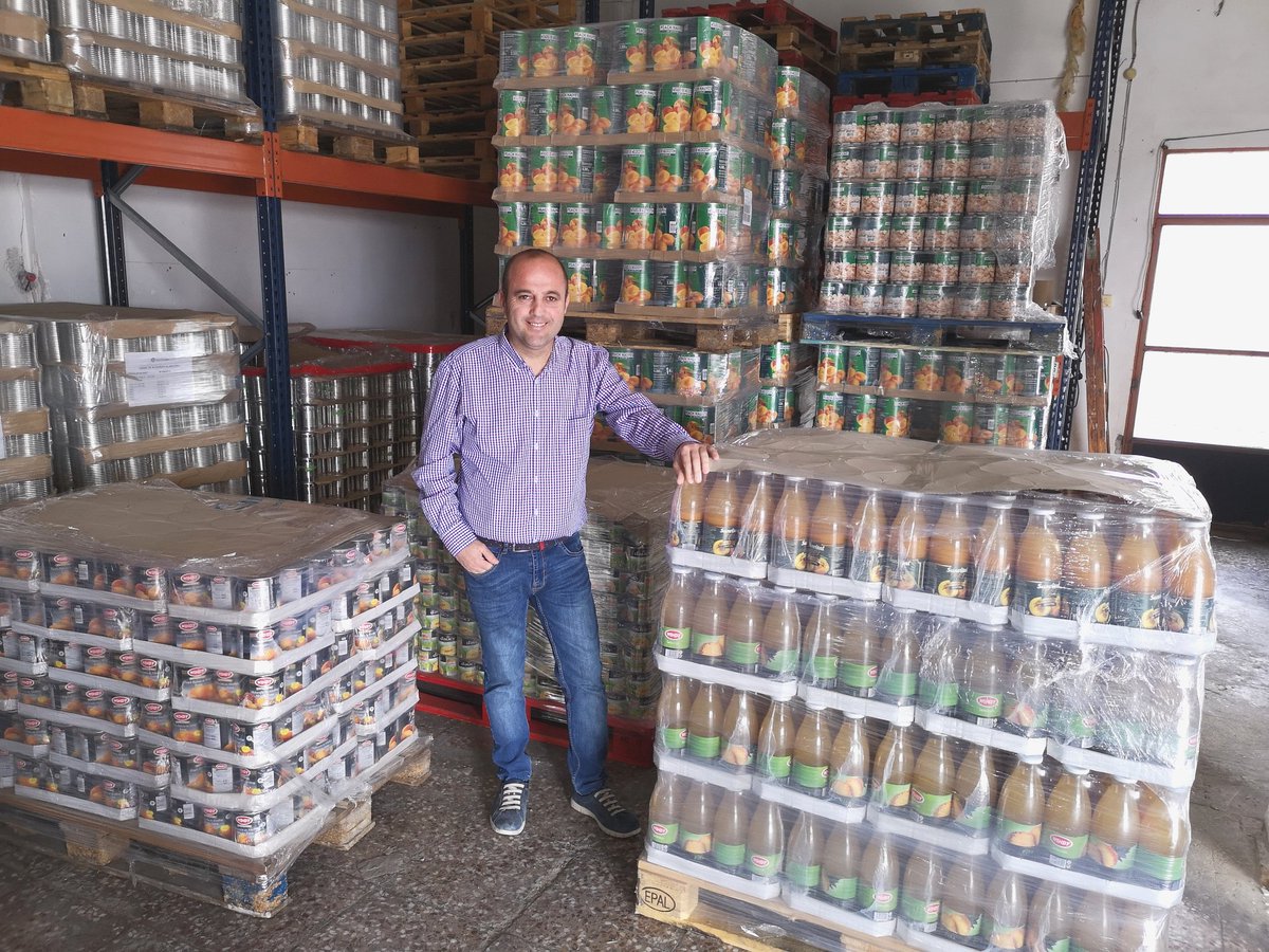 ASolerMotellon's tweet photo. @ASolerMotellon Más de tres mil kilos de comida y zumos donado por PLAZA DE TOROS SOLER,  @aplausos @Mundotorocom @cultorocom @burladerotv @Tendido_de_Sol @ElMuletazo @MediaVeronicaTV @RADIOHELLIN @psoehellin @PopularesHellin @PasionHellin @tvhellin @DigitalHellin @ElMuletazo https://t.co/gmV70LGutv
