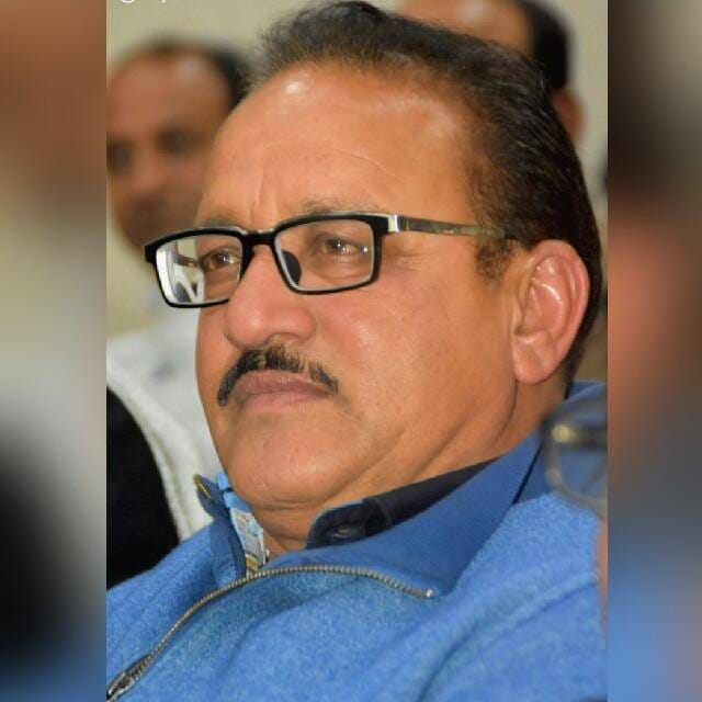 CMMadhyaPradesh's tweet photo. मुख्यमंत्री श्री कमल नाथ ने वरिष्ठ पत्रकार श्री महेन्द्र बाफना के सड़क हादसे में मृत्यु होने पर गहरा दुख व्यक्त किया है।उन्होंने ईश्वर से दिवंगत आत्मा की शांति तथा शोक संतप्त परिवार को यह दुख सहन करने की शक्ति देने की प्रार्थना की है। #jansamparkmp https://t.co/U5I3veTcjE