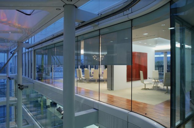 Lutron_EU's tweet photo. #Shading zones easily re-configure to allow for flexible use of a room without rewiring. Find out how you can create a more #flexible space with #shadingcontrol: https://t.co/tvtWIY2wm2 https://t.co/4Z94euLoCi