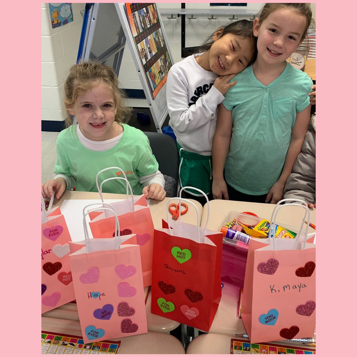 KerriHays's tweet photo. Voice and choice for how to decorate our valentine bags!! #redorpink #glitterorwords #funtochoose ❤️ https://t.co/BVhQXoXZG8