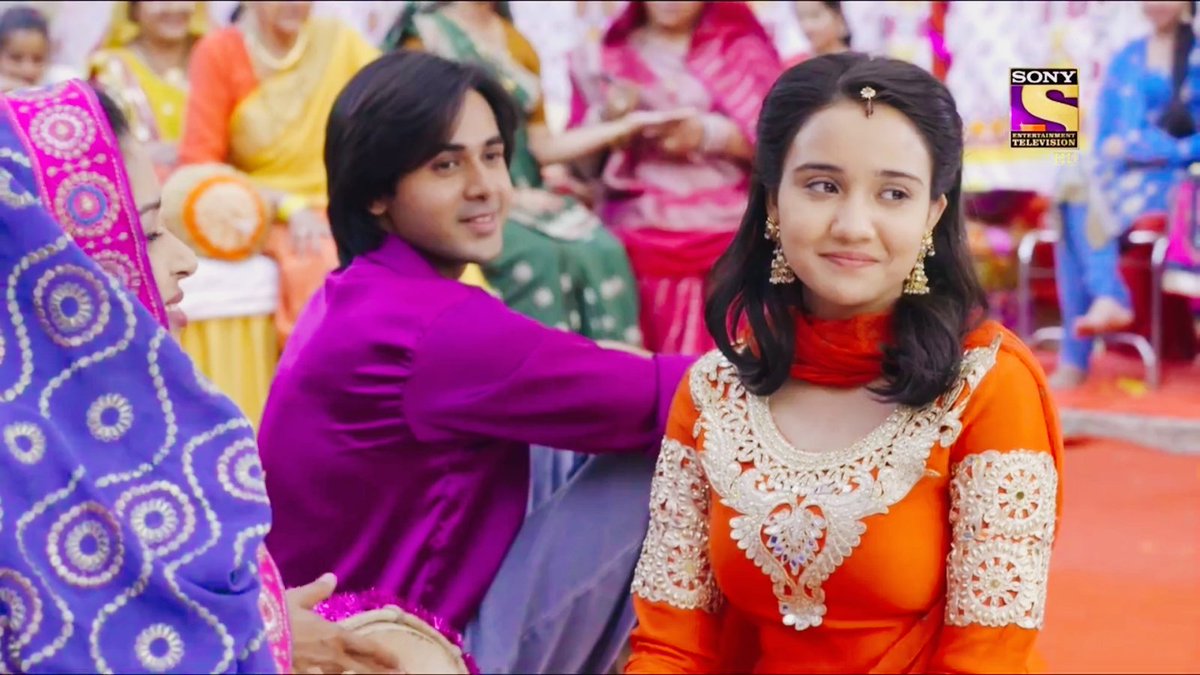 b/w stealing their moments in pooja didi's mehndi to stealing their moments in their own mehndi - sameer & naina grew up together  #90sKiShaaadi |  #SameerNainaKiShaadi #YehUnDinonKiBaatHai |  #YUDKBH