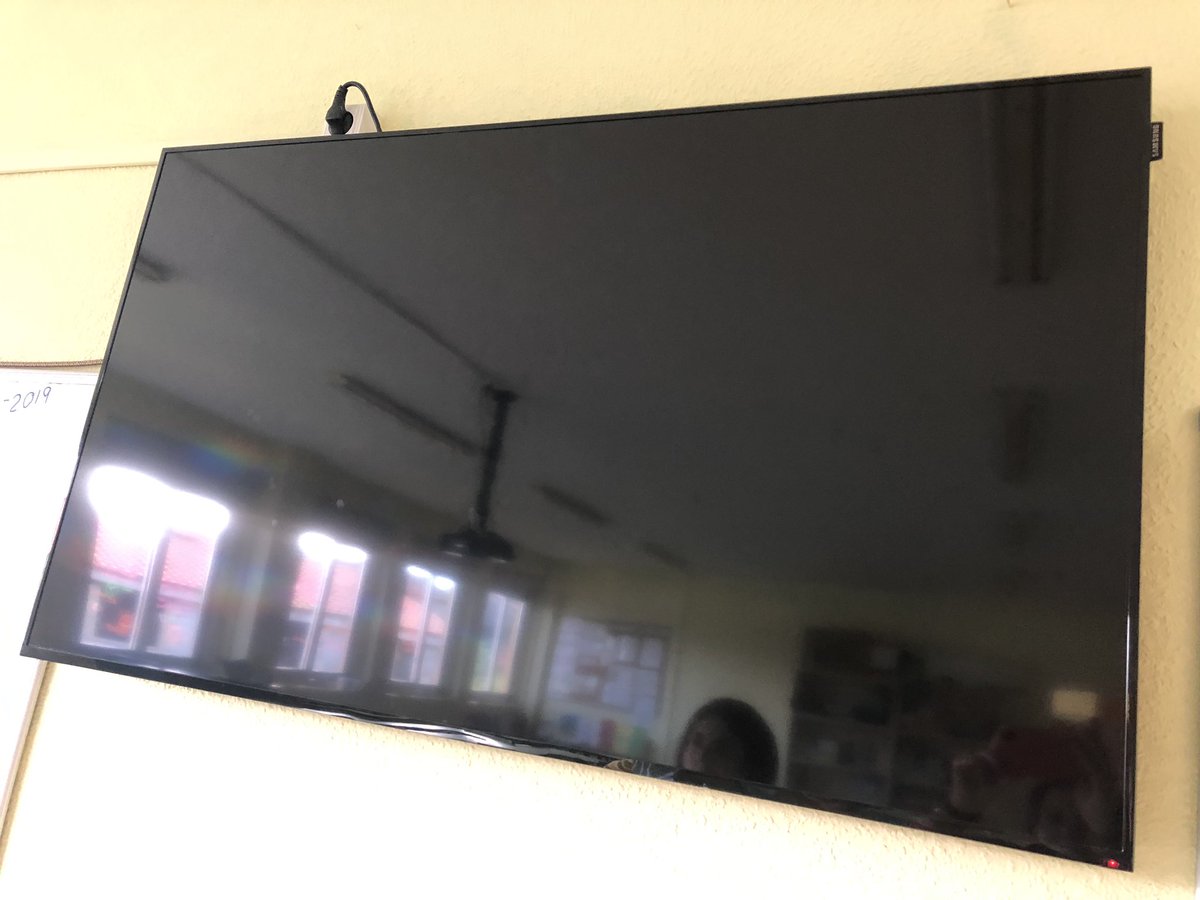 eventosfera's tweet photo. Allí estuve con @ccuevasrr una de las profesoras a las que ha formado gratuitamente @SamsungEspana para el proyecto. El colegio @AguanazCEIP ha sido dotado de tecnología y cableado de red de forma también gratuita. #SamsungSmartSchool #TecnologíaConPropósito https://t.co/YnJ0xTEU7h