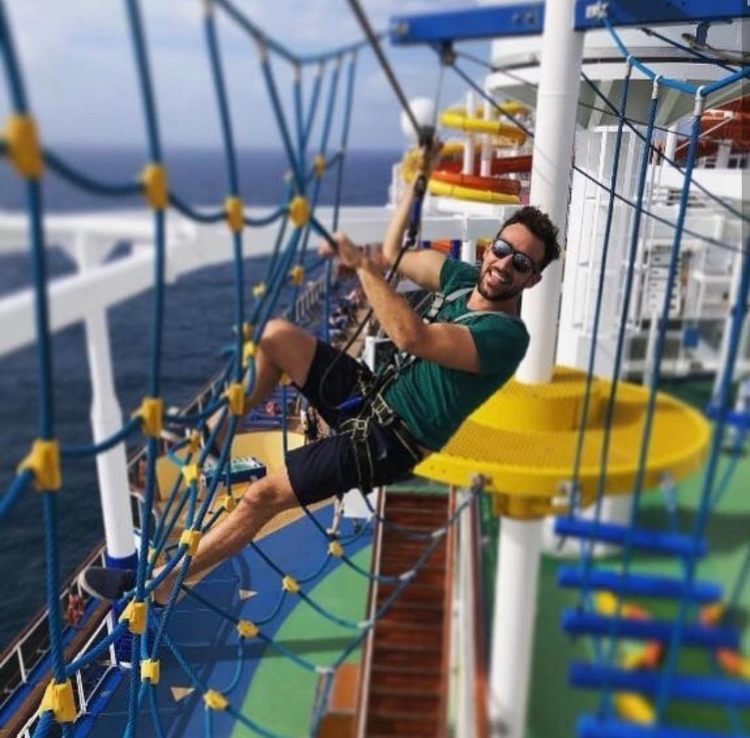 CarnivalCo's tweet photo. Lánzate a la diversión a bordo de Carnival Cruise Line ⚓🛳🍹🌴☀ https://t.co/kwWPlHSEG9