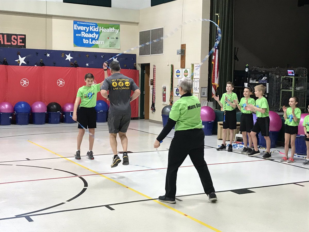 PeeblesElem's tweet photo. Mars Stars getting Peebles involved... #dontgiveup #jumpropefun https://t.co/Tf7A2foJNG