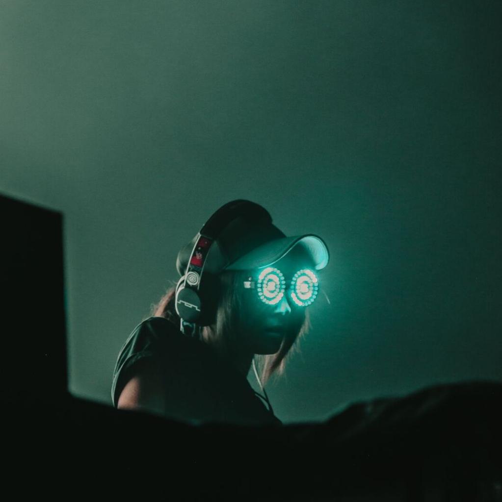 SOLREPUBLIC's tweet photo. 🌀_🌀 @OfficialRezz rocked her latest @SolRepublic Master tracks customs on stage during her Certain Kind of Magic Tour. Were you there? 🎲 🎯 🔮 #SOLREPUBLIC #MasterTracks https://t.co/7pio9LfXmN