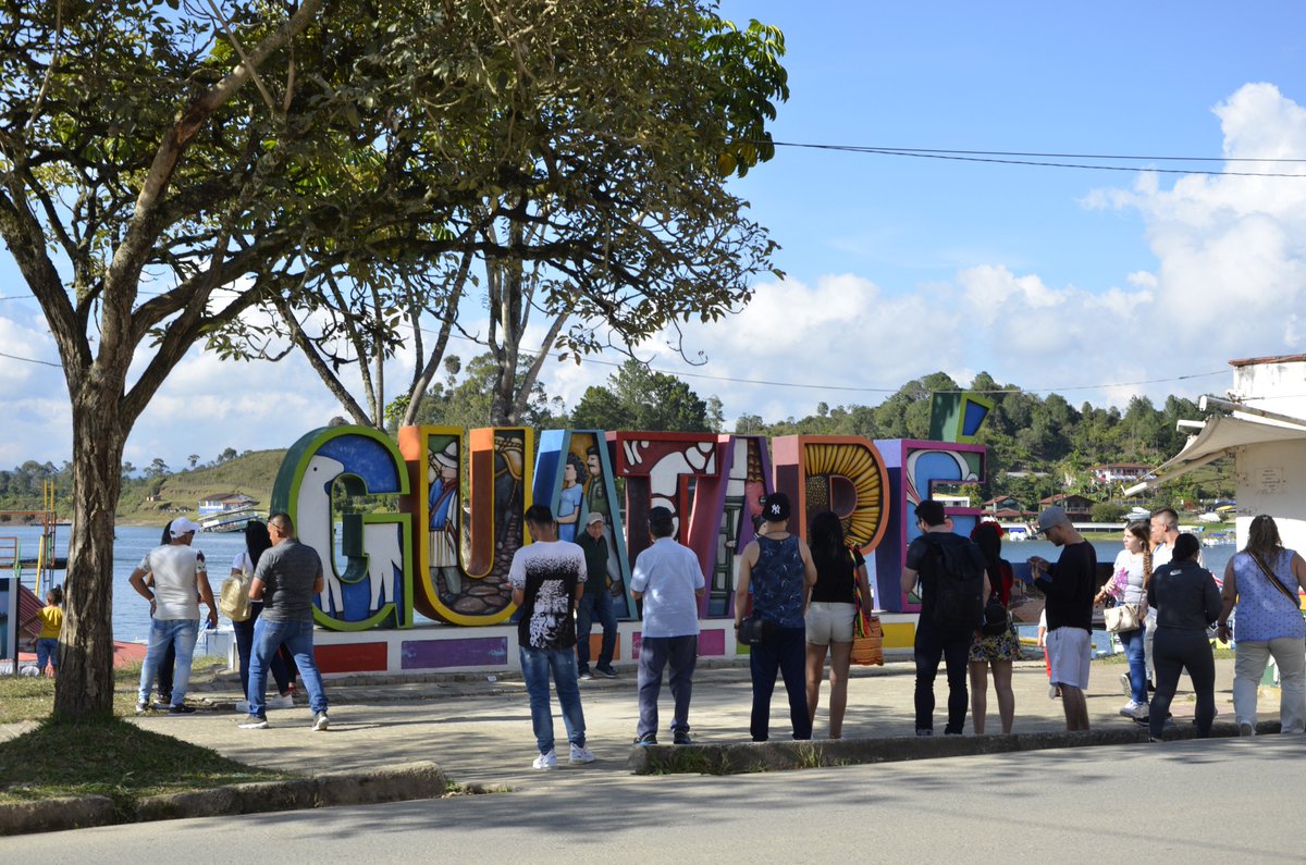 alcguatape's tweet photo. #UnDestinoATodoColor esta desde hoy, es la nueva marca turística de Guatapé, así nos presentamos al mundo en esta temporada de fin de año. Con una apuesta decidida por el turismo #GuatapéVuelveACreer https://t.co/zTqcpnYHkC