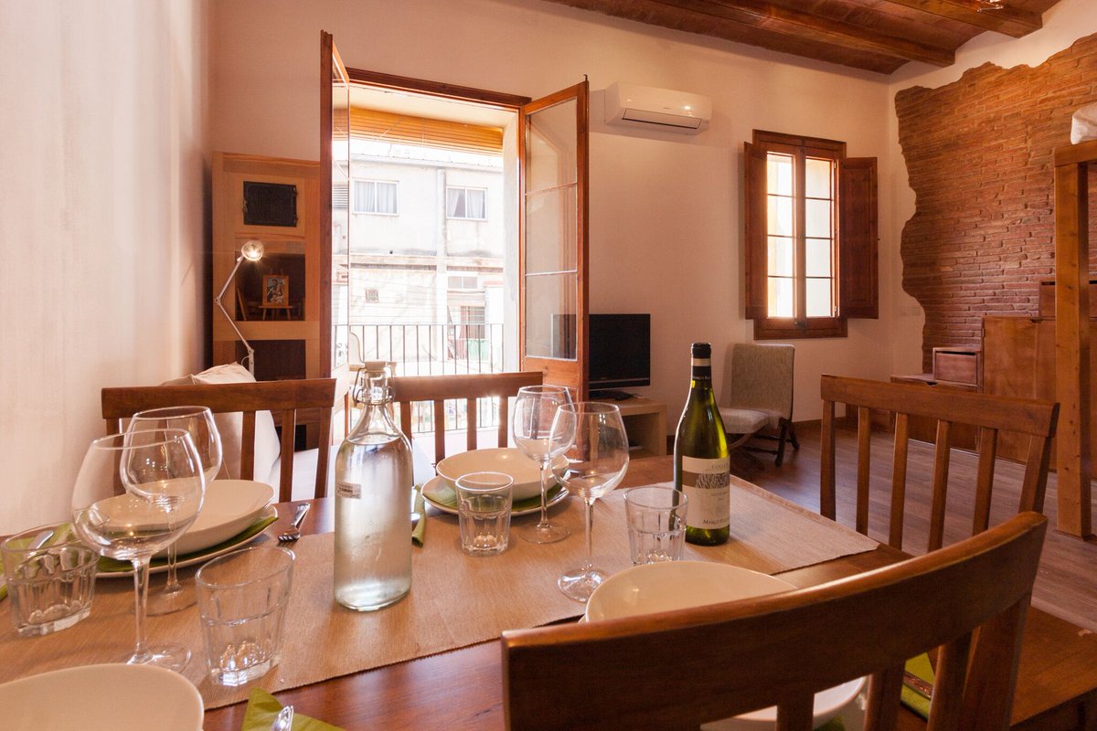 The day of the lovers is approaching and we have a perfect setup for this special day. This is very need and  tasty apartment that suits every occasion, it is charming and it would be idea for any couple to maybe even celebrate #valentinesday2018 . What do you think ?! 💕