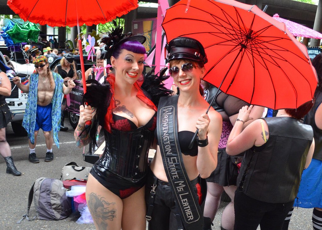 upcpodcast's tweet image. A sex therapist explains Kink, BDSM, and Poly Relationships 😮#MondayMood #MondayMorning #podcast #psychology Listen HERE—&amp;gt; bit.ly/2RVeXlN