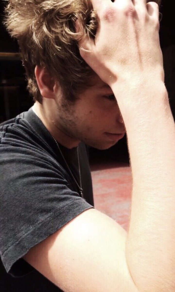 4summerxcalm's tweet photo. LUKE HEMMINGS ES PURA PERFECCIÓN https://t.co/TOFVZKDuhv