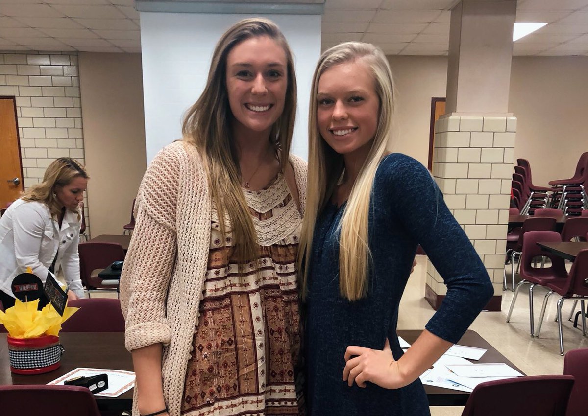 jessangermeier's tweet photo. Happy 18th birthday kels!!! Hope you have a great day!! @_kelseycarr_ https://t.co/gqDYJry9pj