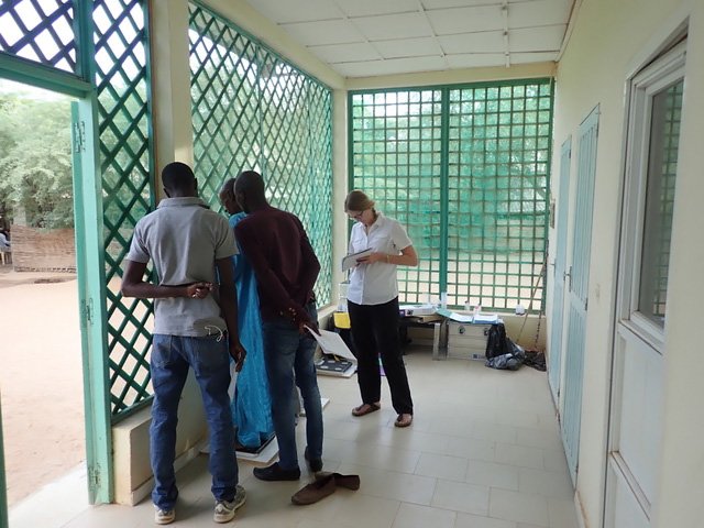 IPHC_Strasbourg's tweet photo. Quel impact ont l’urbanisation et la modernisation sur l’activité physique et la santé ? C'est l'objet des recherches en physiologie  intégrative d'@A_Bergouignan sur la population Peul au Sénégal. #WomenInScienceDay #WomenInSTEM #JIFFS2019 #FemmesEnScience  #WomenInScience https://t.co/N2xm5UhTrr