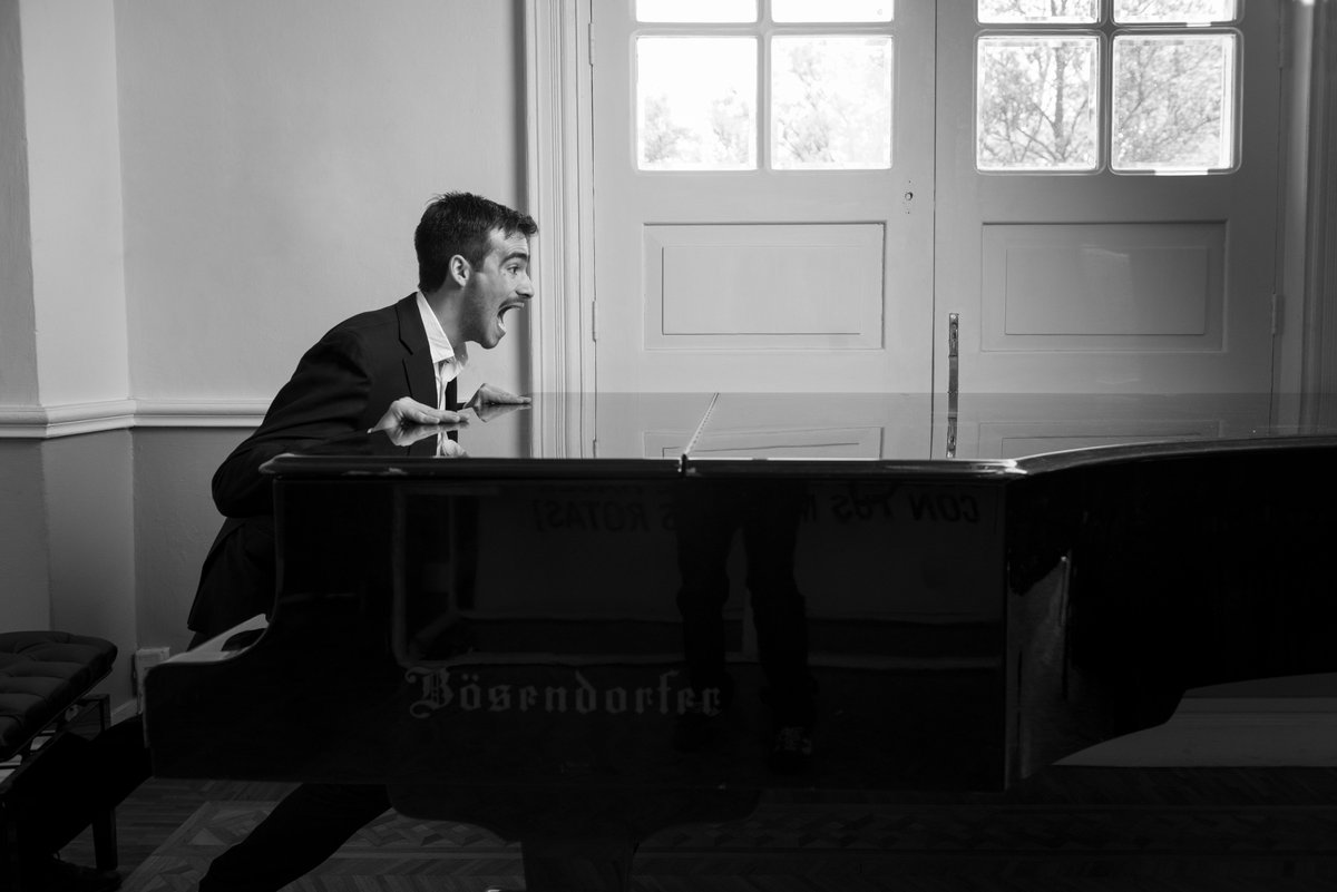 OCBA_MX's tweet photo. #Programa3
#PrimeraTemporada2019
@jlcastillodir, director artístico
Sebastián Espinosa, piano
Esta semana podrás escuchar: #Jachaturian, Adagio del ballet Gayane/ #Schnittke, Concierto para piano y cuerdas/#Shostakovich,#Barshai, Sinfonía de cámara en la bemol mayor, Op. 118a. https://t.co/GBKTZrsLh0