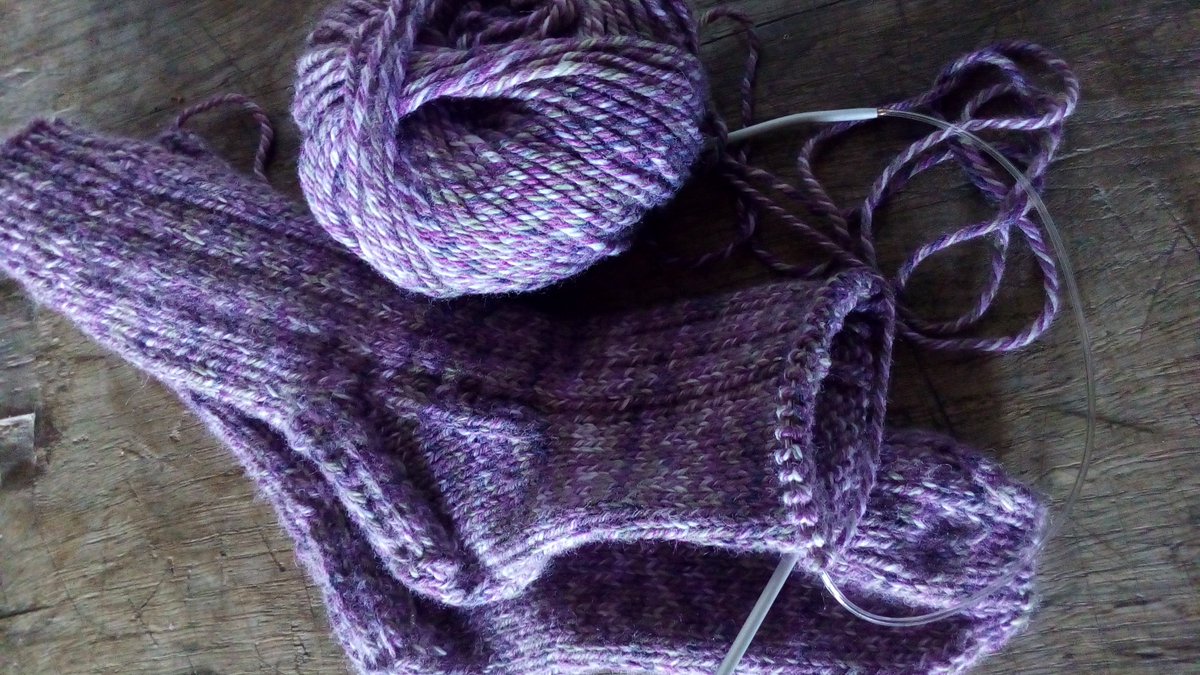 BirdhousePan's tweet photo. Ta da!... my first socks, almost complete 😁 I LOVE making socks! Felicity helped me to get passed 'sock block' Join her class in Rome this Saturday https://t.co/2dD8O0qRhy https://t.co/8rn2HeJWDK