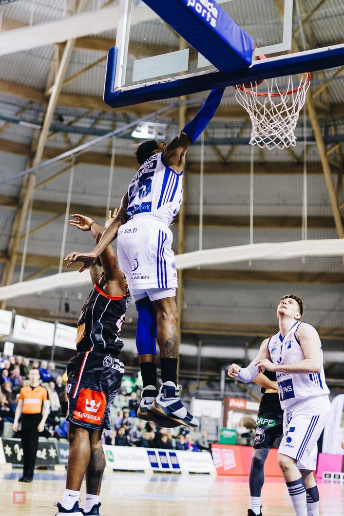 KatajaBasket's tweet photo. Lento DM25:lla on lentokelit kohdillaan! 🇨🇦✈️ #Korisliiga #AirCanada #All41

📸: @MiskaPhoto https://t.co/jRimpu9KTn