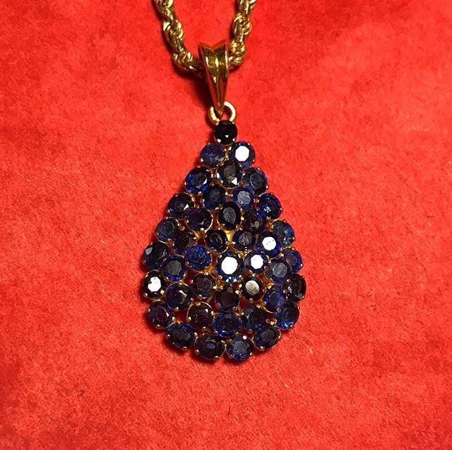LeslieBaggott's tweet photo. Gorgeous sapphire drop shape pendant and 9ct gold chain #itsnottoolatechaps

#bemyvalentine #valentinesday #leslieandbaggott https://t.co/3Y7wOAA9ge https://t.co/iMfeN2g2I9