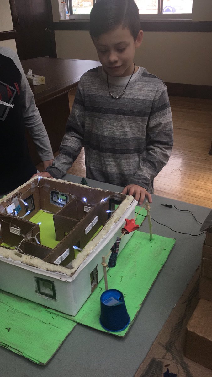 Mrs. Pfaff tweet media