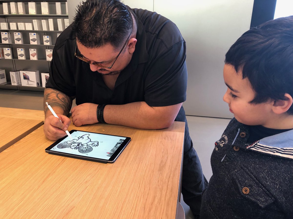 Drawing with illustrator Jay Odjick <a href="/apple/">Apple</a> ⁦@christinekim809⁩