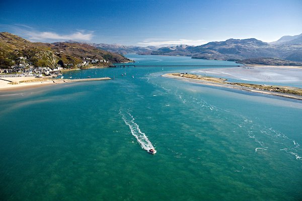 *** COMPETITION *** You could win a 2-night break in a holiday park along the Coastal Way, to be taken during 2019. To enter, go here: visitsnowdonia.info/the_wales_way-… Closing date is 21/02/19 - good luck! And if you're not already following us - please do, we'd love to have you on board!