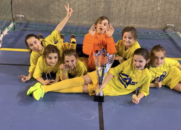 FCChalon's tweet photo. 🏆 Victoire de nos féminines au tournoi de Blanzy !!
Bravo les filles, le club est fier de votre progression ! https://t.co/pATXY84qgx