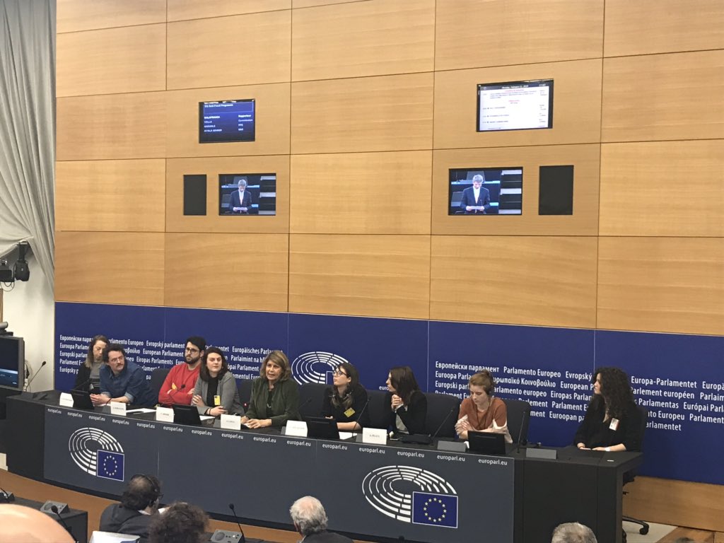 toiapatrizia's tweet photo. Se l’#Europa la raccontassero loro.. quanto sarebbe più chiara, più concreta e più appassionata.
É ciò che penso ascoltando la conferenza dei ragazzi di #Euphonica al #parlamentoeuropeo https://t.co/E1kIW0gMPU
