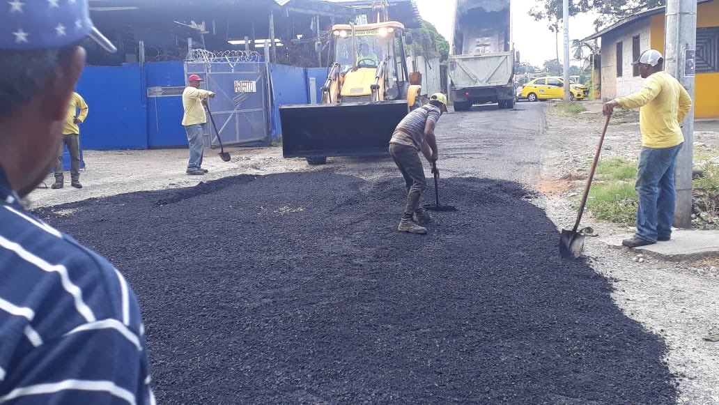 JC_Pedregal's tweet photo. Inicia parcheo de calles en el sector de La Florida. Recordamos a todos los moradores tomar vías alternas #PedregalSomosTodos https://t.co/ghgN0mAuzy