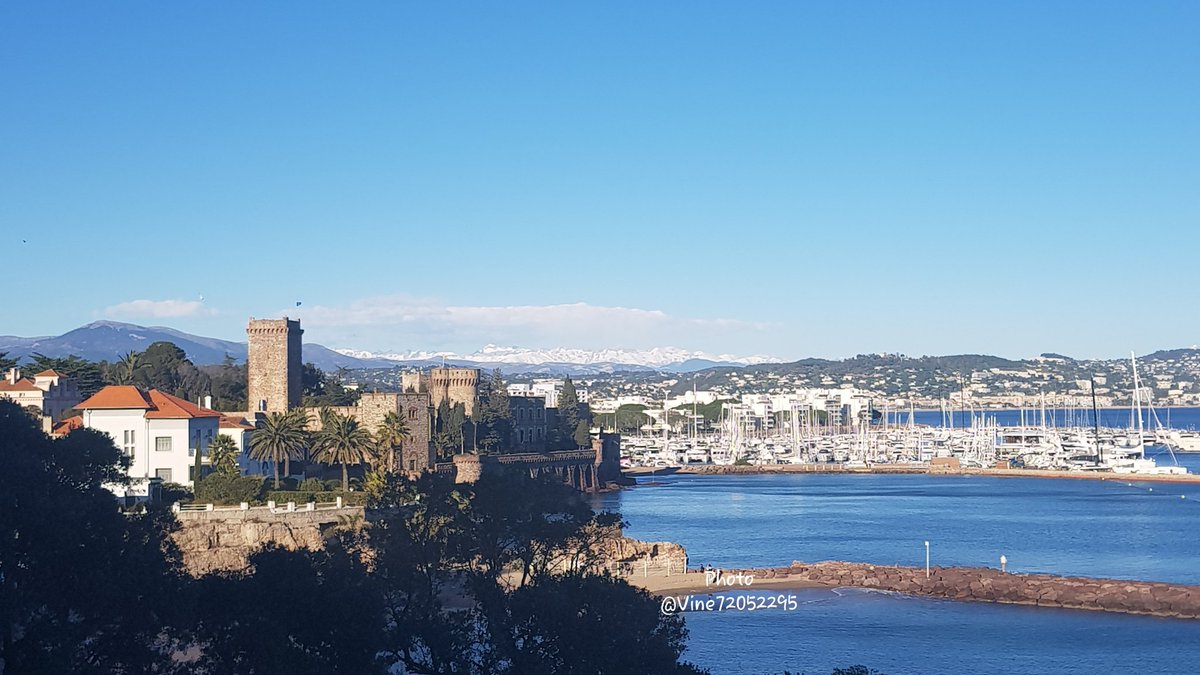 Mandelieu, cet après-midi 🌞🌞
(📸 perso) 
#CotedazurFrance #hellofrance #mandelieulanapoule #southoffrance #photography #Passion #MagnifiqueFrance #montagnes #chateau #yatch #FrenchRiviera #follobackforfolloback #follwme #Mediterranee #PictureOfTheDay #jaimelapaca #FranceMagique