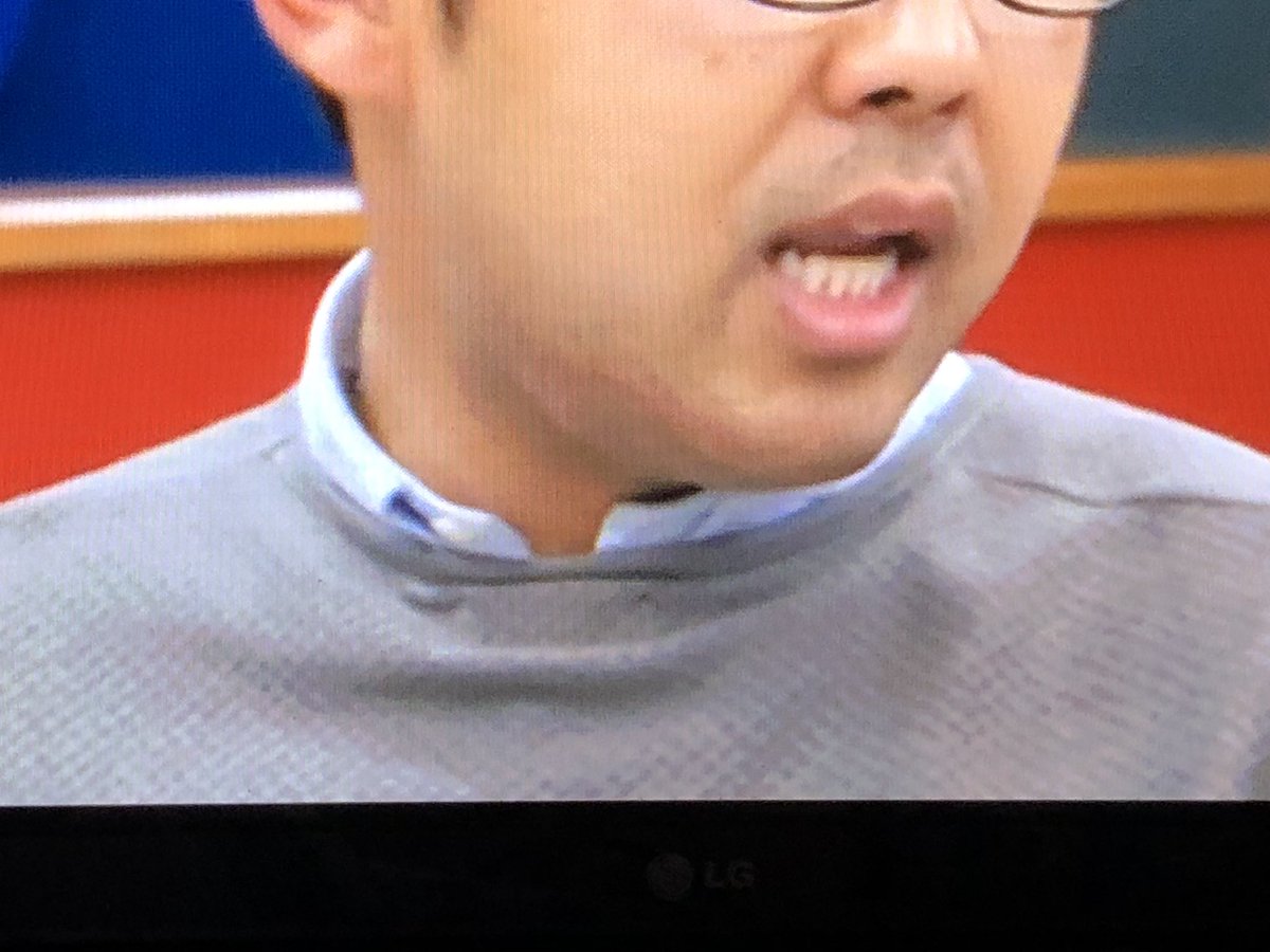 olly_wright's tweet photo. Who got Nawamin dressed for #masterchef his jumper is on backwards!! #jumperfail @MasterChefUK @JohnTorode1 @GreggAWallace https://t.co/qvS3aamZC0