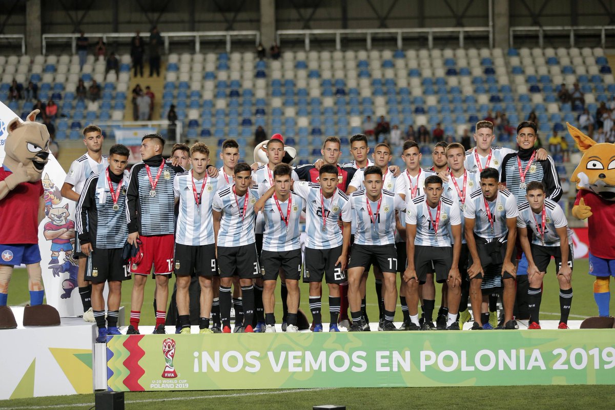 fifacom_es's tweet photo. Terminó el #SudamericanoSub20 y así fue el camino de los 4 clasificados rumbo a la próxima #U20WC

▫️El hito de 🇪🇨
▫️La evolución de 🇦🇷
▫️El oficio de 🇺🇾
▫️La defensa de 🇨🇴

📝 📸 👉🏽 https://t.co/PYTkf4iDKZ https://t.co/Ec3mu32tst