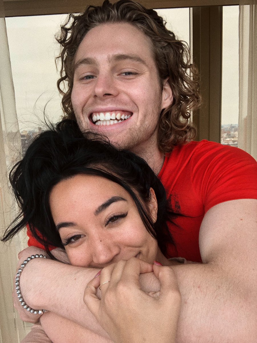Luke5SOS's tweet image. Happy birthday Thao! I Love you 🖤❤️😇