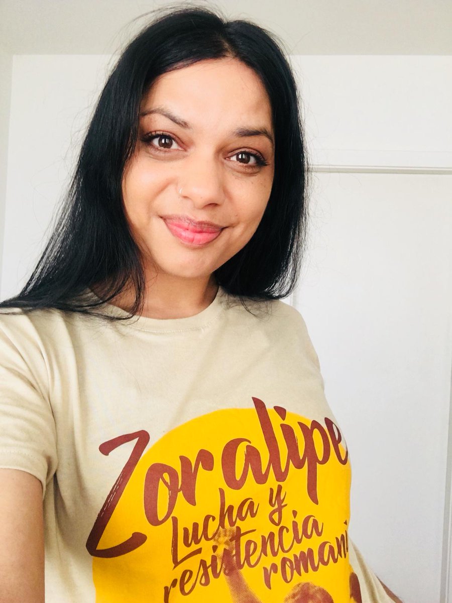 KaleAmenge's tweet image. Consigue ya tu camiseta &quot;ZORALIPE, LUCHA Y RESISTENCIA ROMANÍ&quot; por 10€ y vístete del orgullo de un pueblo que lleva 1000 años resistiendo a la integración. 
¡YO NO ME INTEGRO!

Puedes recogerla en Madrid, más info MD
#ResistenciaGitana #OrgulloGitano #Romani #Vistetedeorgullo