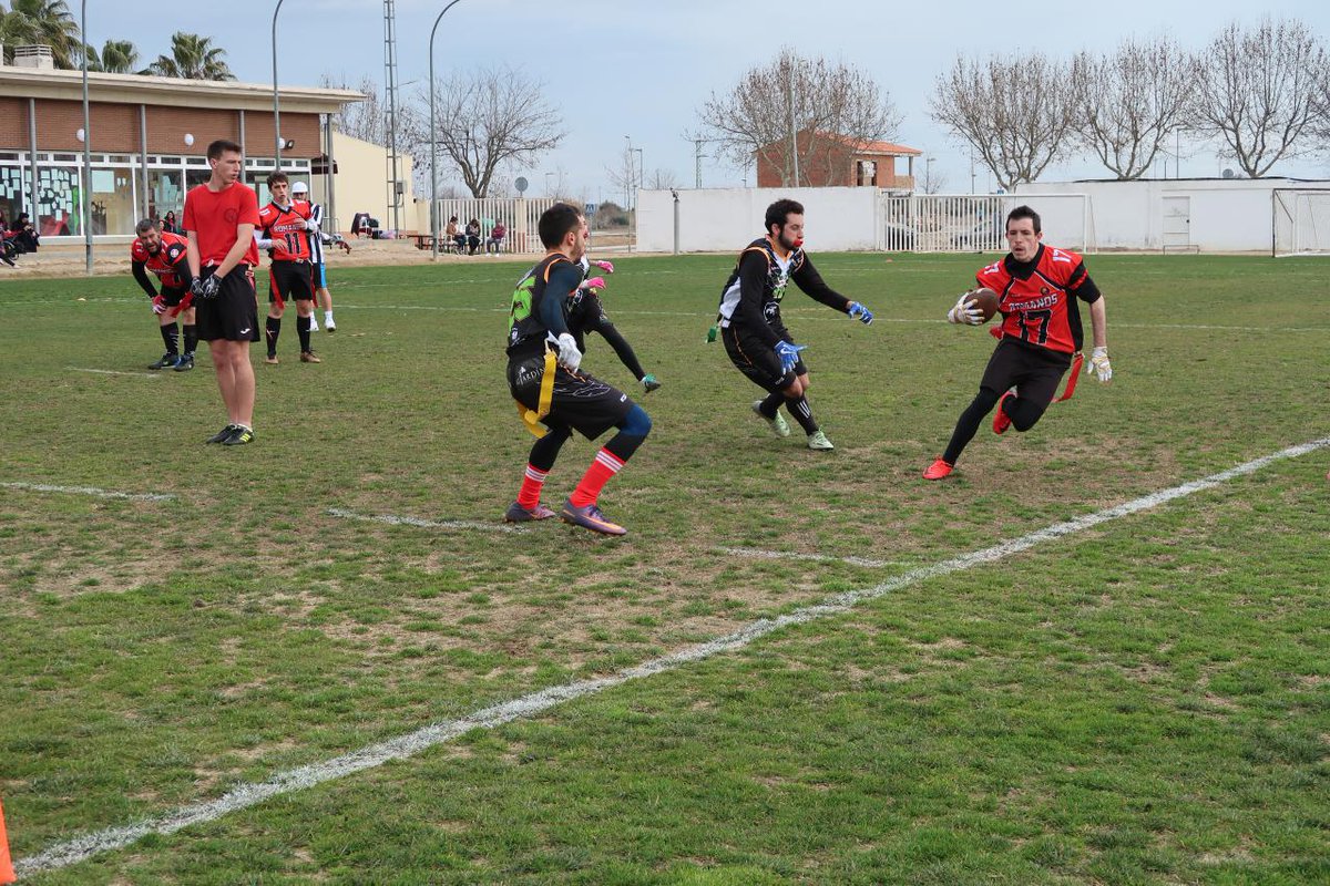 ExtremaduraFAFF's tweet photo. Actualizada la lista de máximos anotadores de la II Liga de Flag Football Extremeña tras la segunda jornada de competición. La encabezan:
1️⃣ #Rina4🦆 (46)
2️⃣ #Álvaro13🦆 (33)
2️⃣ #Emilio17⚔️ (33)
4️⃣ #Alex25⚫️ (30)
Consulta la lista completa aquí➡️ https://t.co/6npfvi83tN https://t.co/AED0FAIrCi