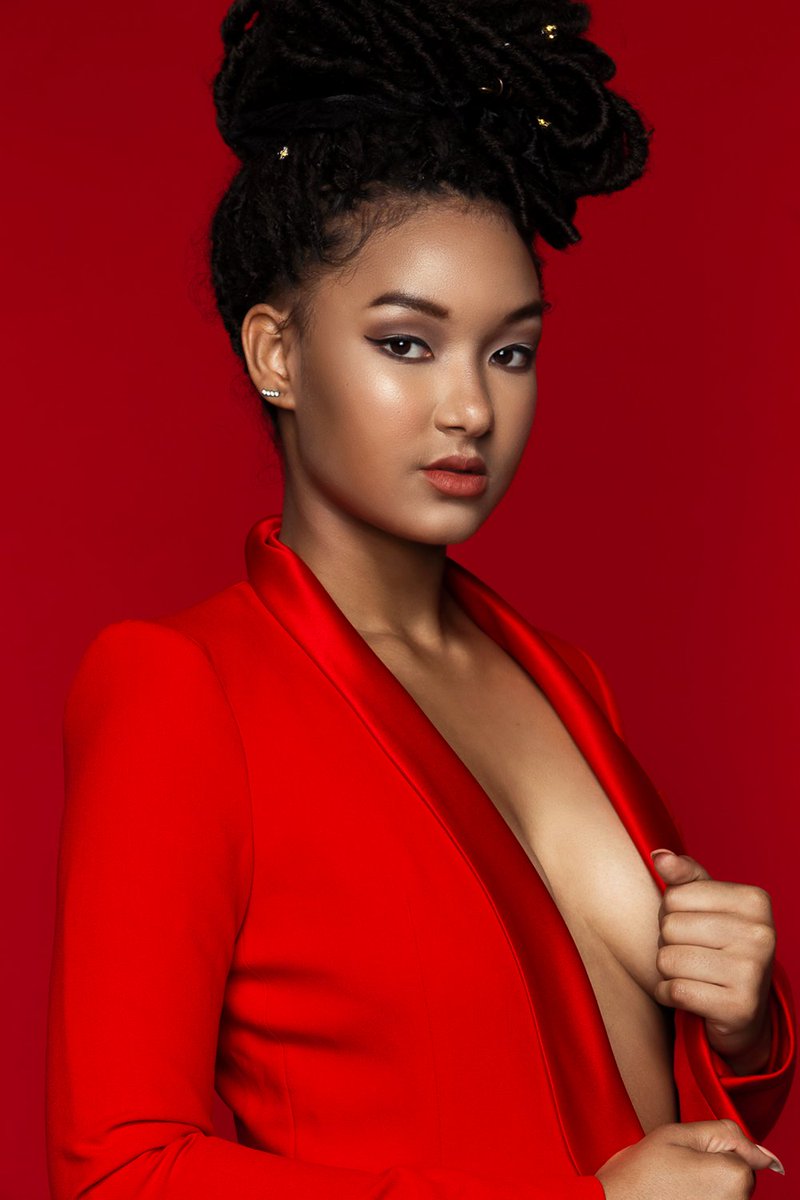 PhonsiePhoto's tweet photo. Lady in red!
.
Fashion photoshoot- red on red
.
Model: @rachou_h 
MUA💄: @beauty_avs 
Blazer: Zara 
Model agency: @envogue.mm 
Photography and retouching: by me

Thank you Rachel and Arthi You ladies rock!!! https://t.co/vlRybP58ir