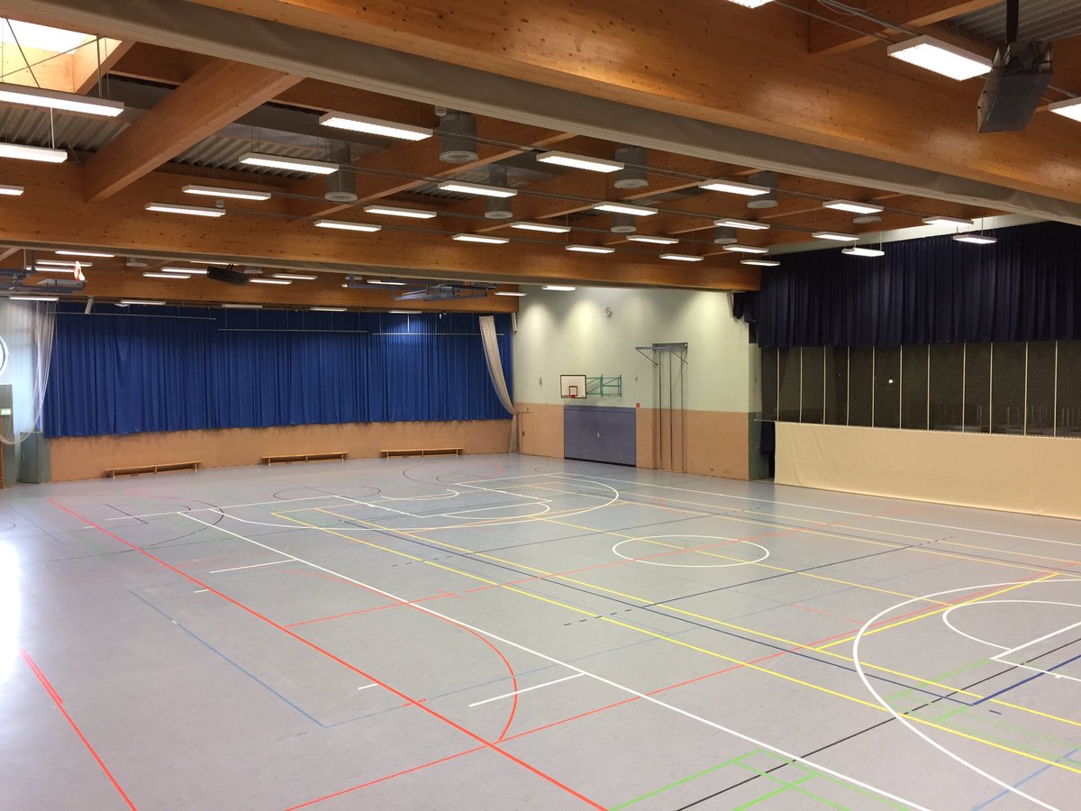 brakebusch1's tweet photo. Fördermittelübergabe in Höhe von etwa 1,3 Mio € aus dem Stark III Programm für die energetische Sanierung der Ohrelandhalle in Haldensleben im Landkreis Börde. Tolle Sache! 👍😊 https://t.co/2B7lHEeOdM