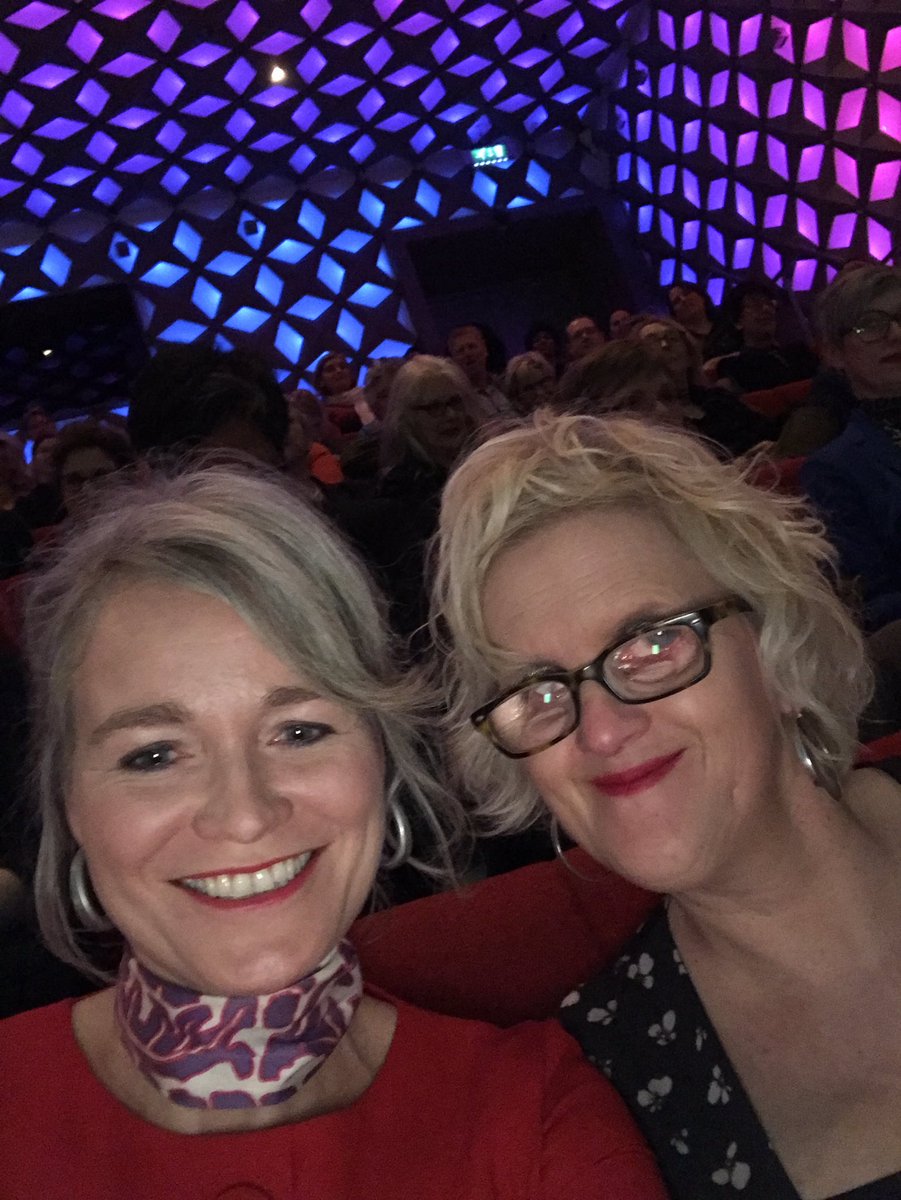 Bijzondere avond Vrouw in de Media Award 2018 landelijk en de You Go Girl over meer vrouwen zichtbaar in de media. Met <a href="/jellieTiemersma/">Jellie J. Tiemersma</a> #vidmawards2018 @MargaMiltenburg <a href="/VIDMnl/">Vaker in de Media</a> <a href="/JannekeVIDM/">Janneke van Heugten</a> <a href="/MarcellaVeldhui/">MarcellaVeldhuis</a>