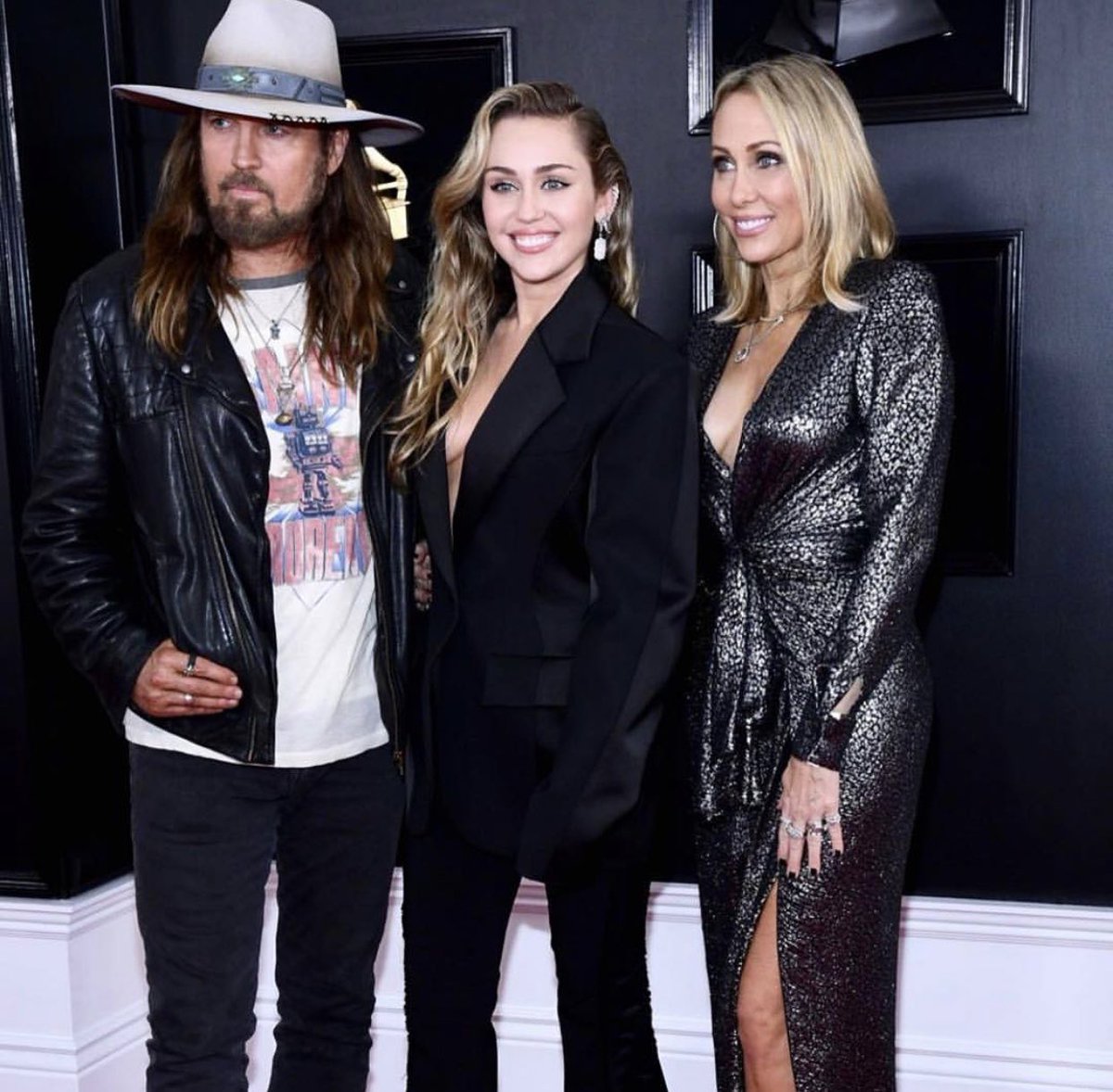 miley's tweet photo. https://t.co/kANZxp9oKy