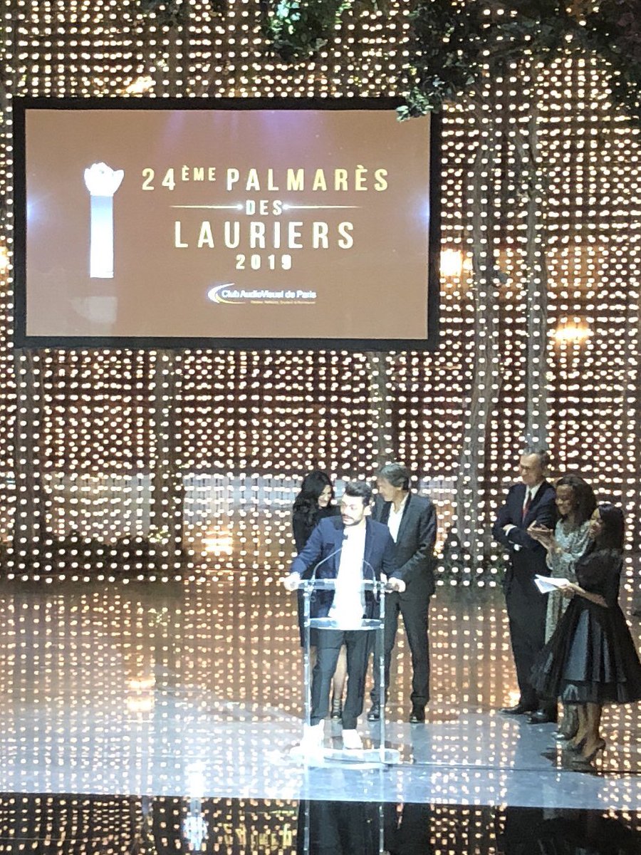 Le laurier de la #Jeunesse est décerné à la #série <a href="/M6/">M6</a> “Le monde selon Kev” inspirée de l'enfance de Kev Adams ​. #LAURIERS2019 <a href="/kevadamsss/">Kev Adams</a> @clubavparis