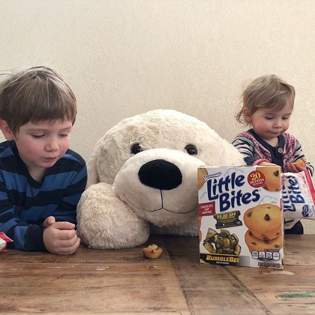Rigel Celeste (@rigelceleste) on Twitter photo It’s amazing how we bond over food. Adults do it, and kids do it too! Nothing like a yummy <a href="/entenmanns/">Entenmann's</a> snack shared with a sibling and a giant plush (any minute he’s gonna jump to life and eat that) on a cold winter day. Made with real ingredients, the k… bit.ly/2SAU9Vp It’s amazing how we bond over food. Adults do it, and kids do it too! Nothing like a yummy <a href="/entenmanns/">Entenmann's</a> snack shared with a sibling and a giant plush (any minute he’s gonna jump to life and eat that) on a cold winter day. Made with real ingredients, the k… bit.ly/2SAU9Vp