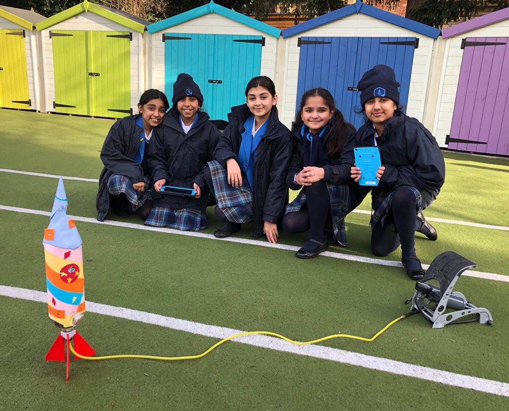 LHSJuniors1's tweet image. Y5 @LeicesterHigh enjoyed some sunny weather for their rocket launch this afternoon - great teamwork and creativity skills for their innovate challenge for ‘Stargazers’ @Cornerstonesedu #weareLHS