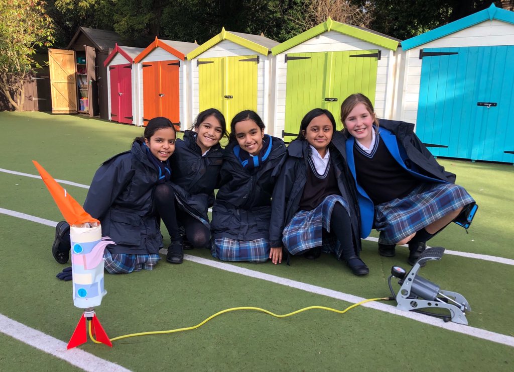 LHSJuniors1's tweet image. Y5 @LeicesterHigh enjoyed some sunny weather for their rocket launch this afternoon - great teamwork and creativity skills for their innovate challenge for ‘Stargazers’ @Cornerstonesedu #weareLHS
