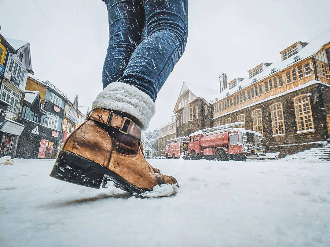 Shimla ❤️
.
.
📸  @ABHIandNOW 
.
.
#instatravel #mountains #beautiful #himachal #ValentinesDay #shimla #travel #wanderlust #incredebleindia #visualsoflife  #himachaltourism
#himalayas #himalayangeographic #instahimachal #shimlalocal #shimladiaries