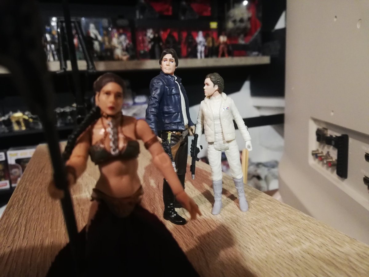 swfcuio's tweet photo. ¿Cómo podríamos llamarnos coleccionistas si no recreábamos con figuritas uno de los mejores memes del mundo?
#soySWFCUIO #StarWars #DeFansParaFans https://t.co/4I4gRRJ6wf