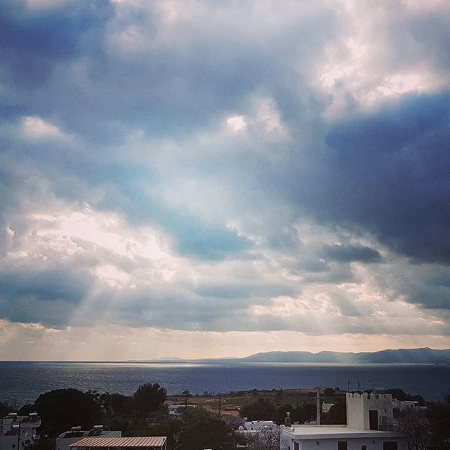 LindianCollect's tweet photo. Even on the cloudiest days, the sun always seems to break through 🌤

#Pefkos #mypefkos #travel #traveltheworld #holidays #winter2019 #greece #summerinpefkos  #greecelover #rhodes #iloverhodes #islandlife #discovergreece #greeksummer #visitgreece  #in… https://t.co/LlsNMI80Ue https://t.co/EbFqAhWwy0