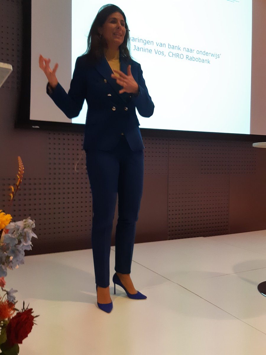 Vurig pleidooi van @JanineVos2015  om meer mensen vanuit de bankensector naar het onderwijs te laten bewegen. 'Van Rabo naar Pabo'.